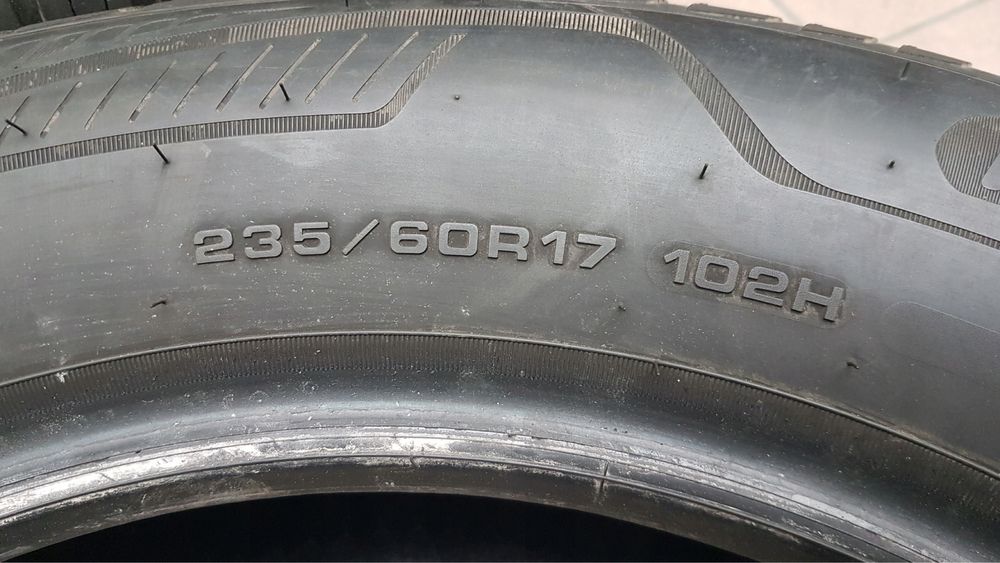2 x Goodyear VECTOR 4SEASONS 235/60/17 102 H
