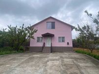 Уютный двухэтажный дом  рядом с городом.