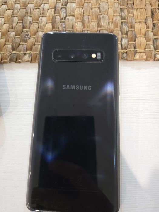 Samsung Galaxy S10 stan bardzo dobry + 3 szkła