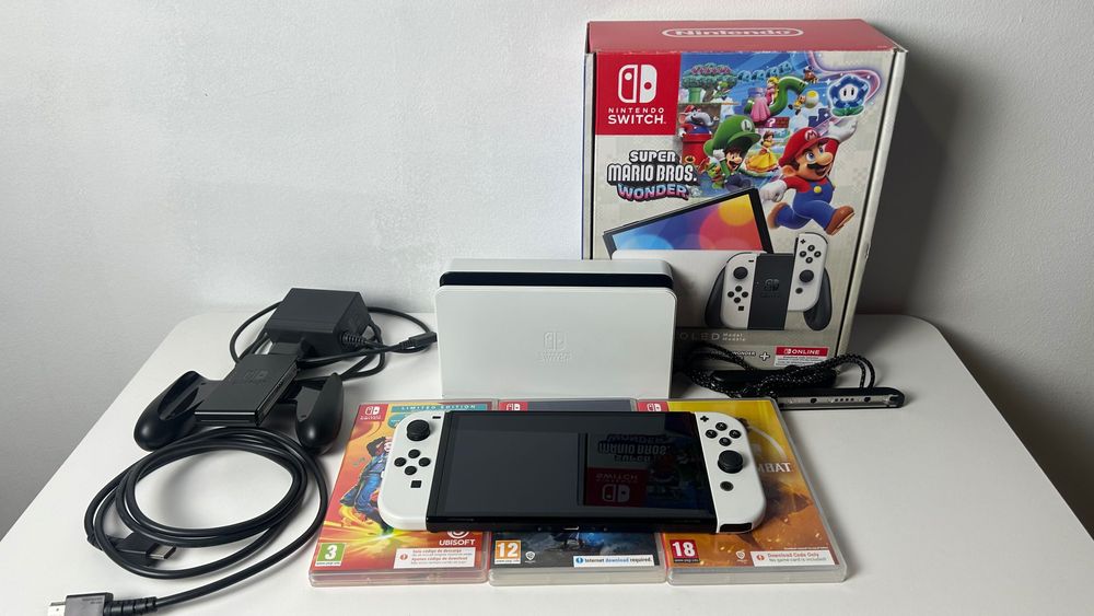 Nintendo Switch OLED Branco + 3 Jogos + Acessórios (Como Novo)