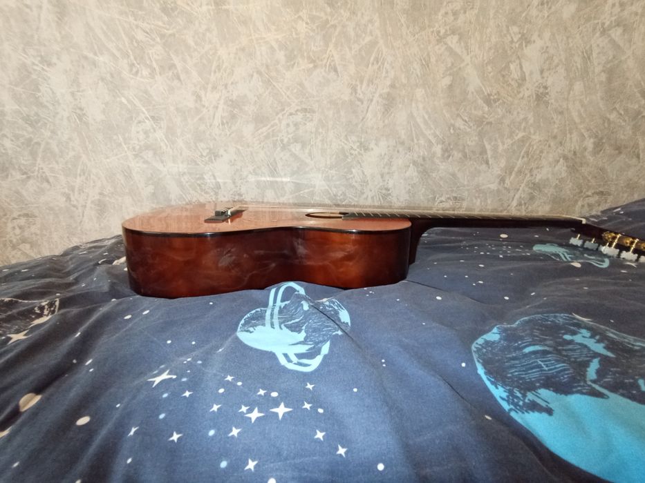 Продам гітару Класичну Max tone