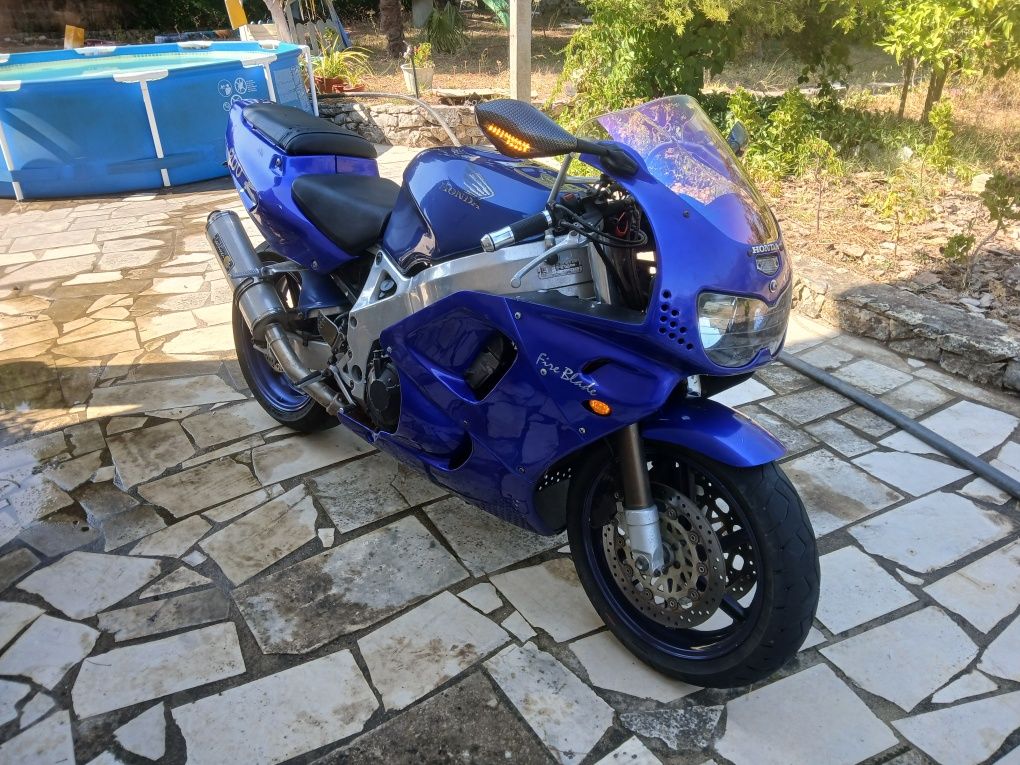 Honda cbr 900 rr fireblade