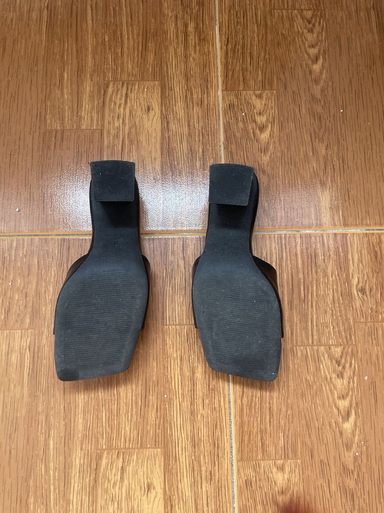 Sandalias com tacao