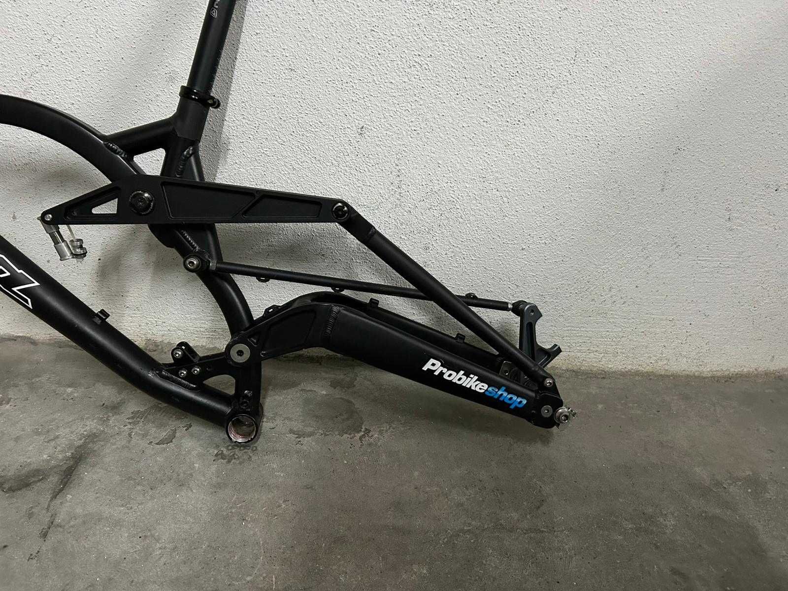 Kona Supreme DH 2010