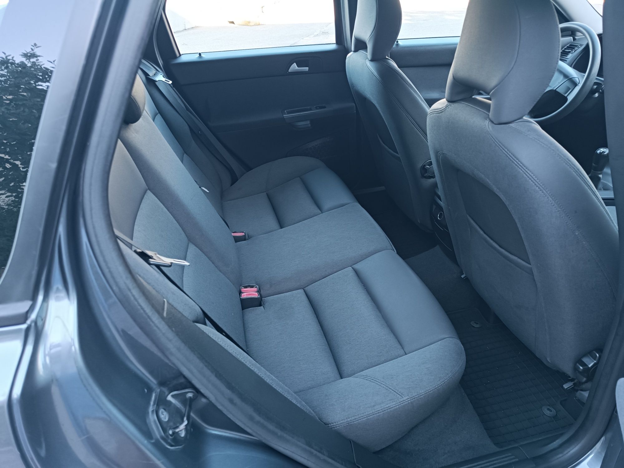 Volvo V50 1.6 HDi ładne doinwestowane klima nowe opony super stan !!