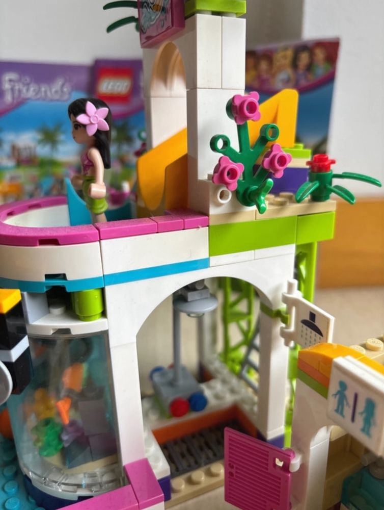 Lego friends “piscina de verão de Heartlake”