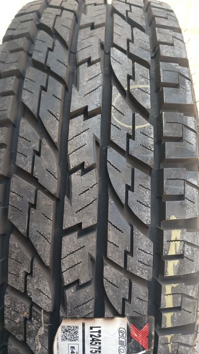 245 75 17 Yokohama Geolandar AT G015