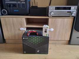 Ігрова консоль Microsoft Xbox Series X, 4K Ultra HD,  3 TB пам'яті.