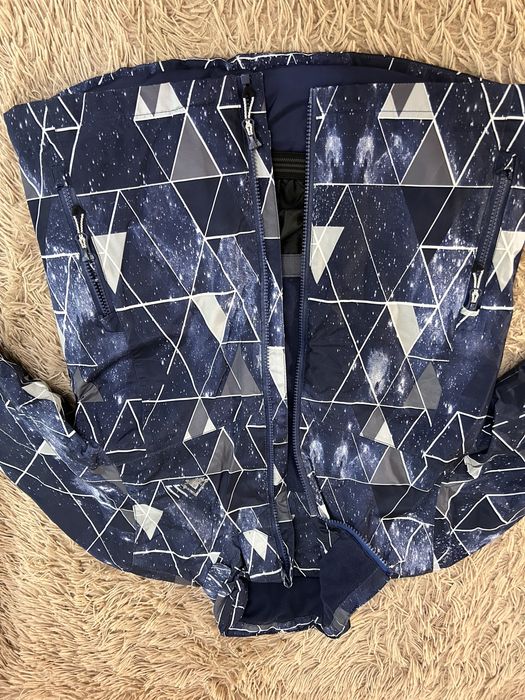 Продам куртку на хлопчика демисизонну 134-140