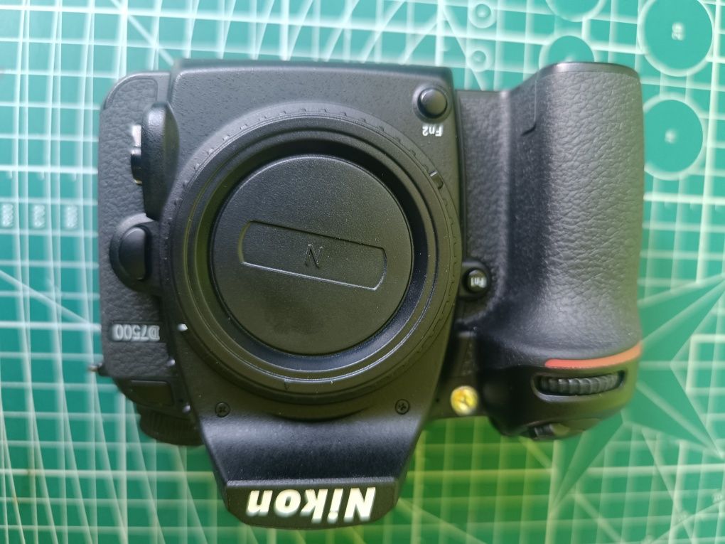 Nikon D7500 + karta pamięci 64GB