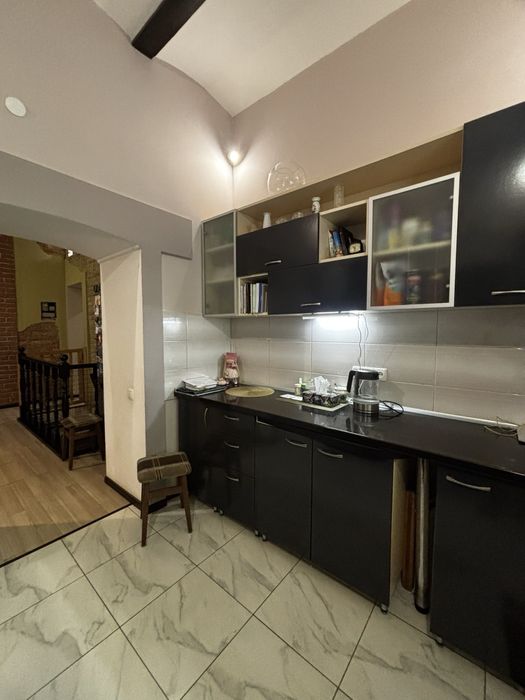 Терміново, 75 кв м, двокімнатна квартира.  вул. Амброса