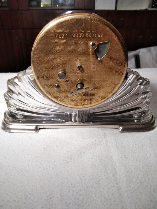 Продаю часы Маяк в хрустальном корпусе и не только