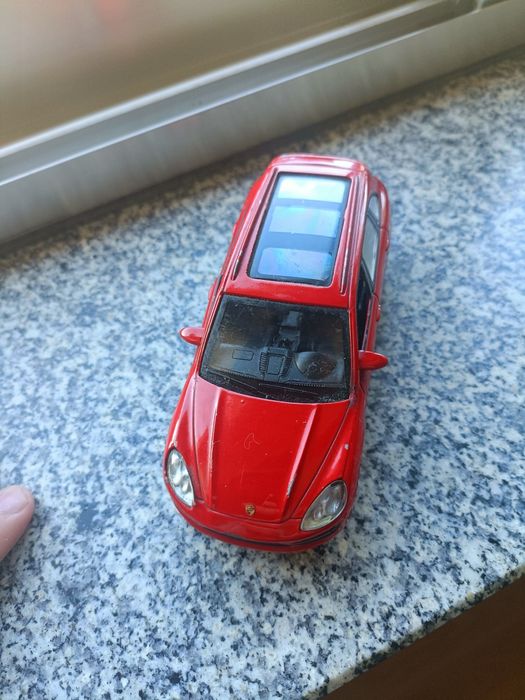 Carro pequeno de coleção Porsche Cayenne Turbo  cor vermelha