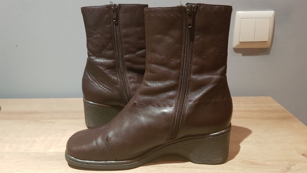 Botins em pele, cor castanho, tam.36