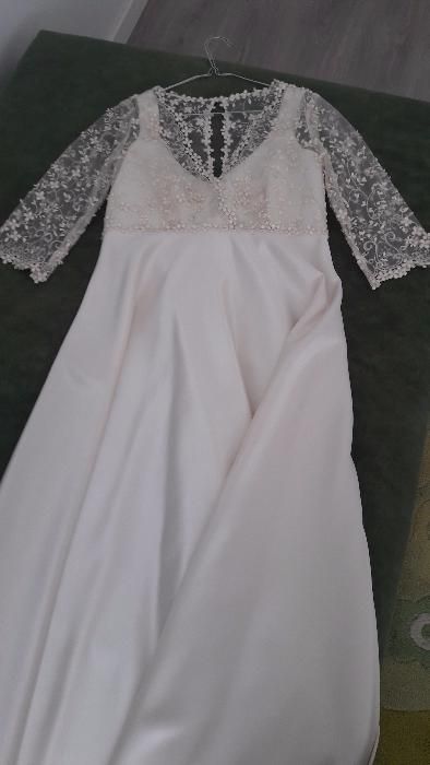 Suknia ślubna z koronką, rękaw 3/4