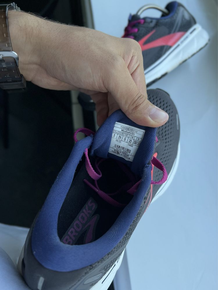 Оригінал! Кросівки Brooks  Ghost. Розмір 39 ( 25 см)
