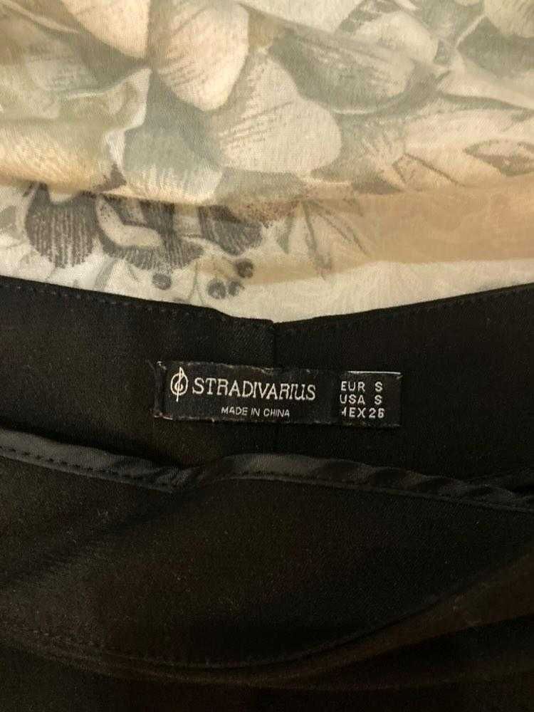 Saia calção preta Stradivarius