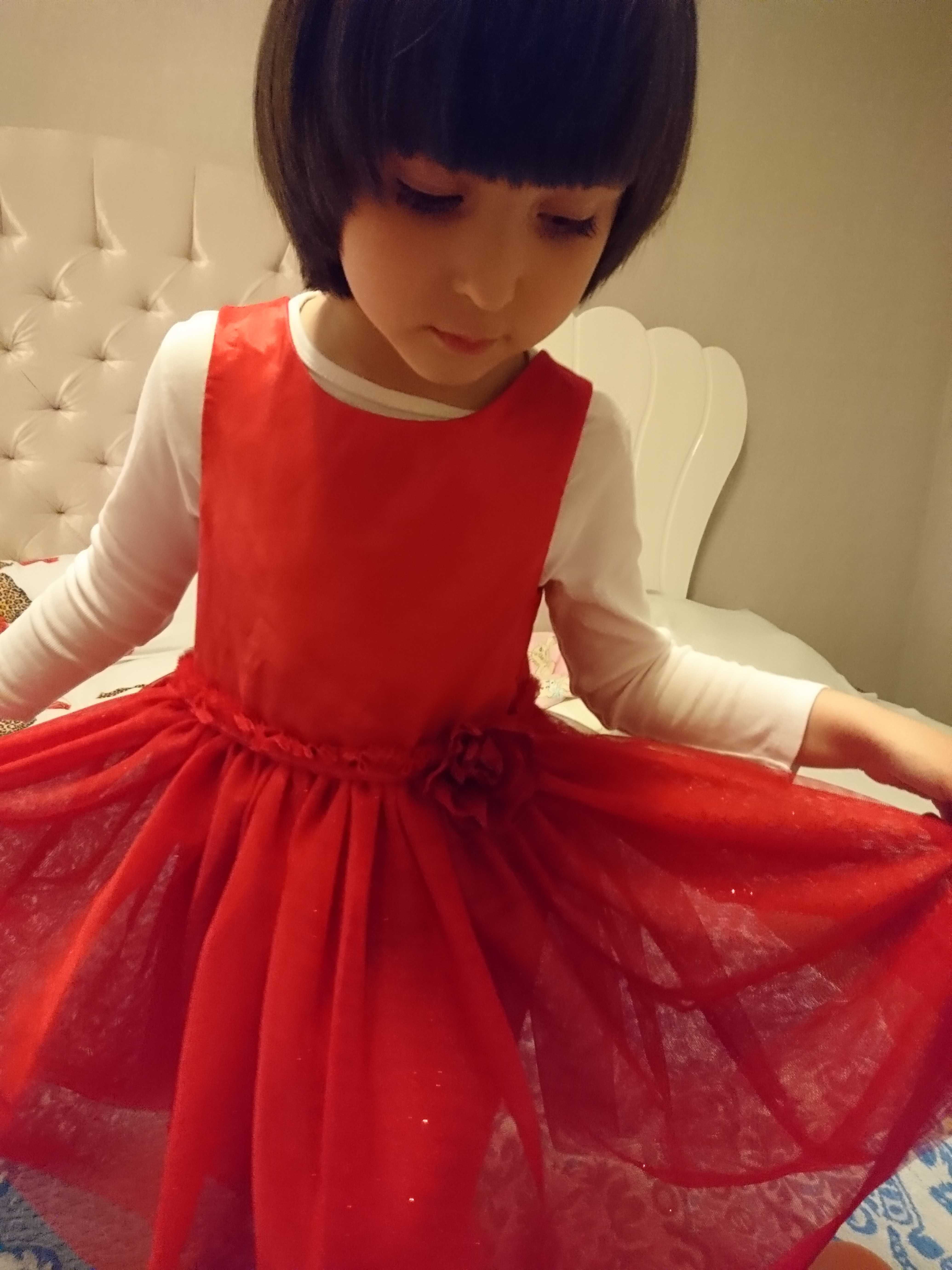 красное нарядное платье на 4-5 лет. цена 500 грн