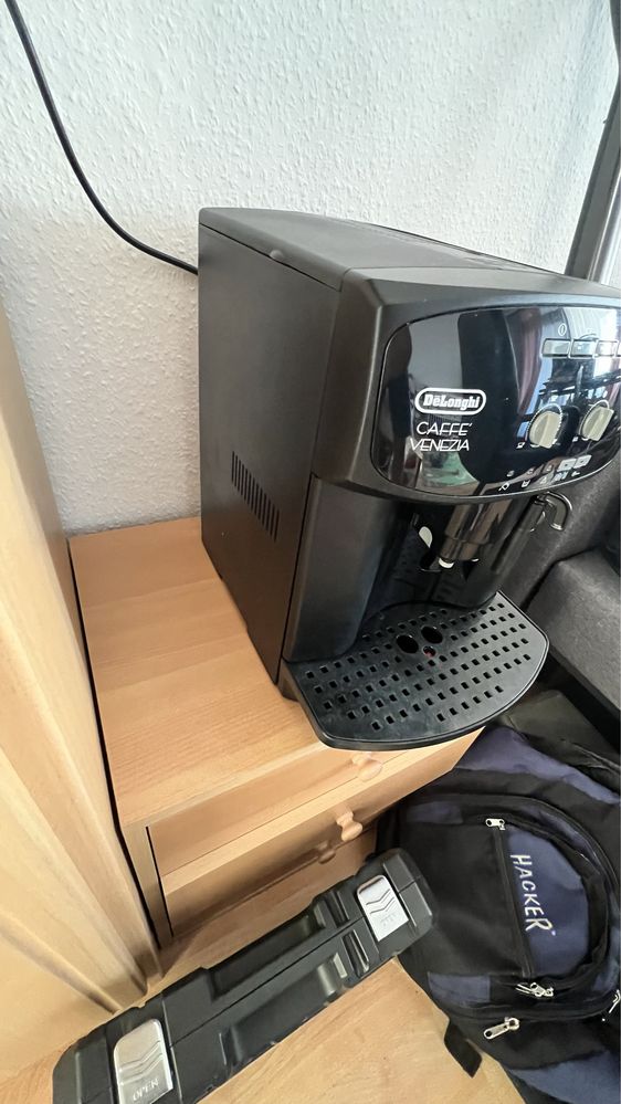 кавова машина Delonghi Caffe  Venezia. в дуже хорошому стані