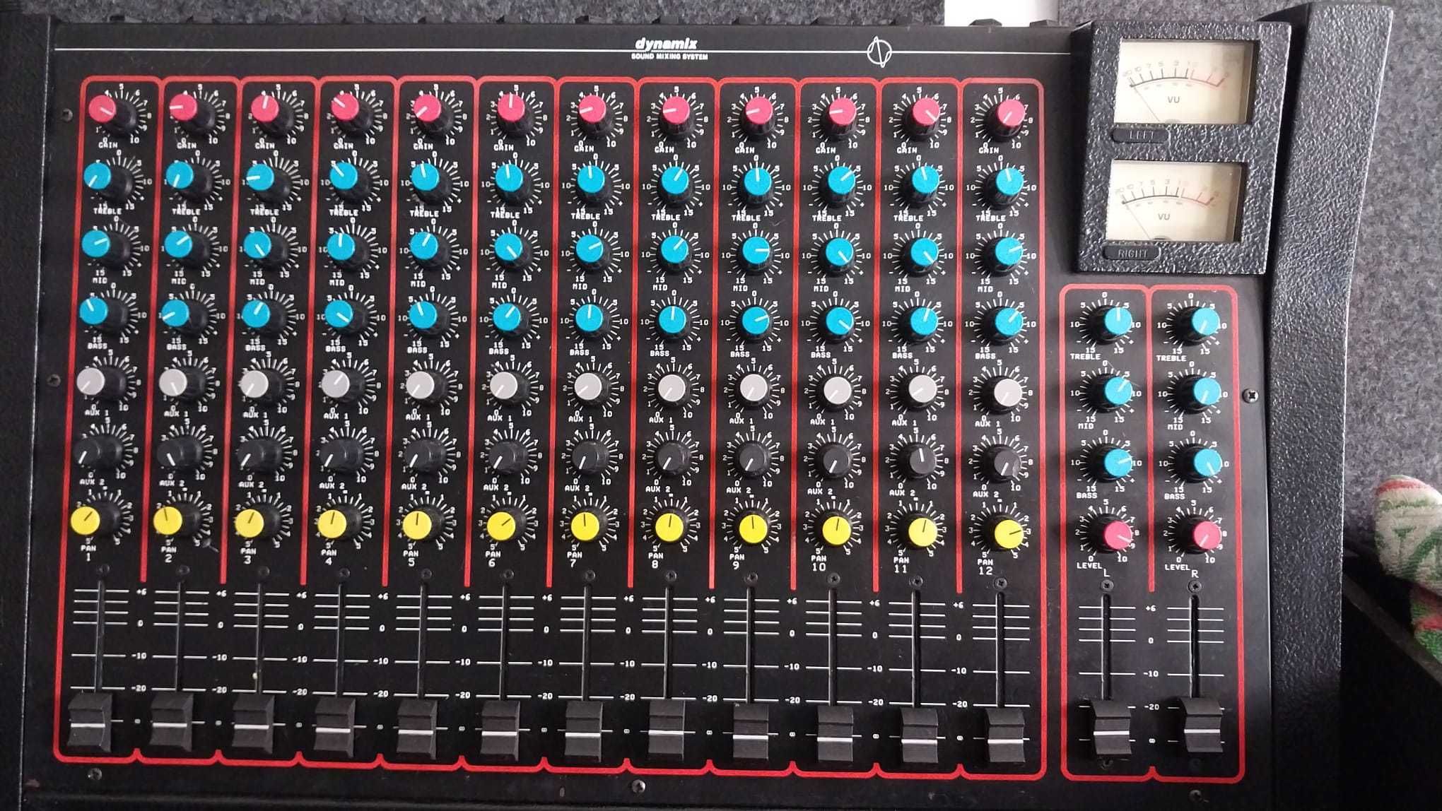 Mesa mixer de som vintage british Dynamix 12/2  - todo a funcionar