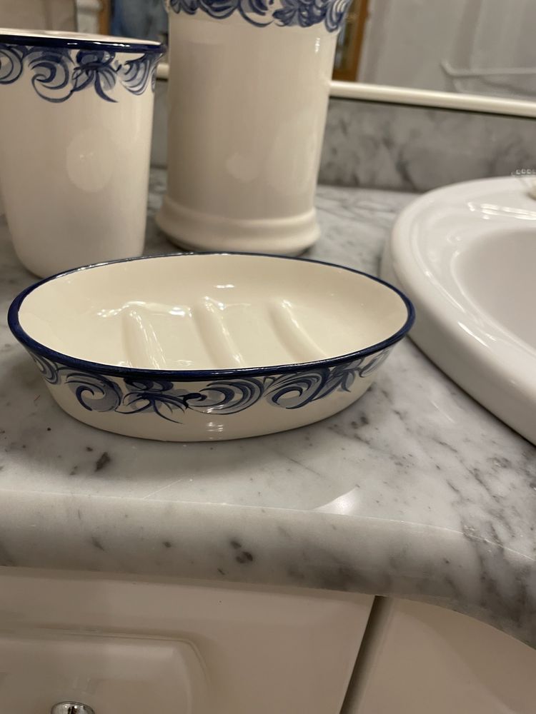 Saboneteira + copo + recipiente para algodão cerâmico