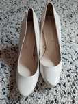 Sapatos de salto alto branco