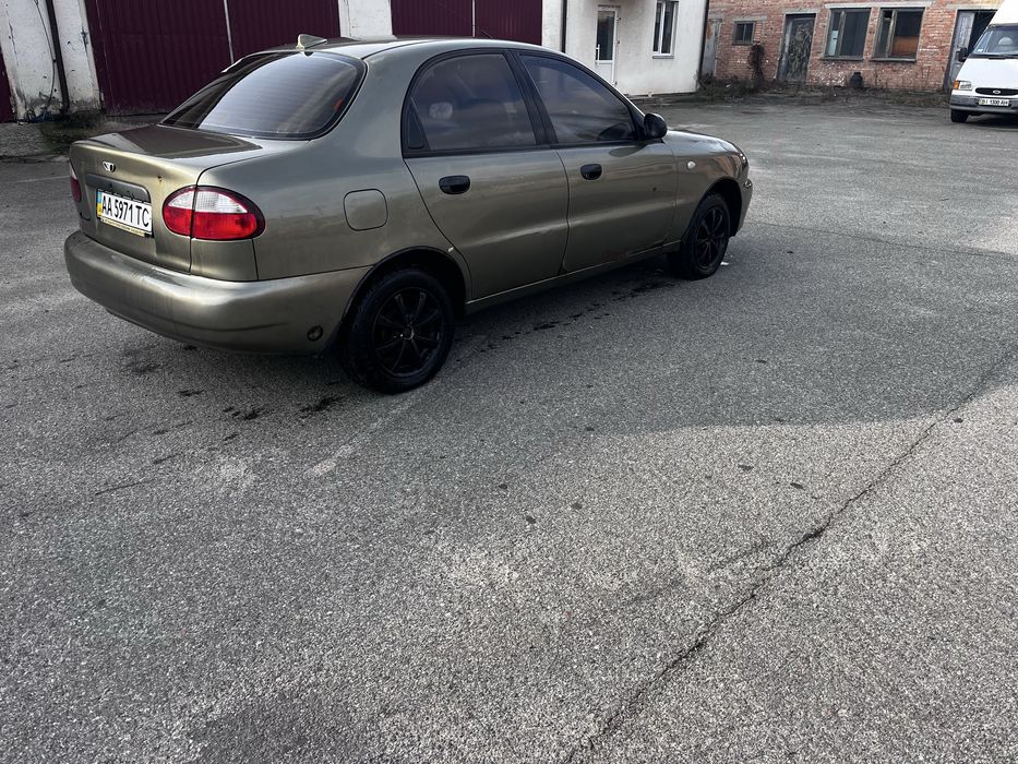 Автомобіль Daewoo Sens