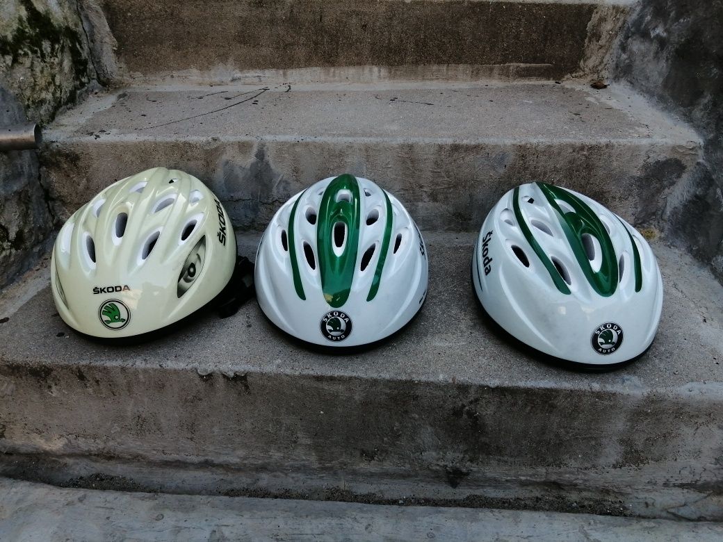 Vendo três capacetes para bicicleta