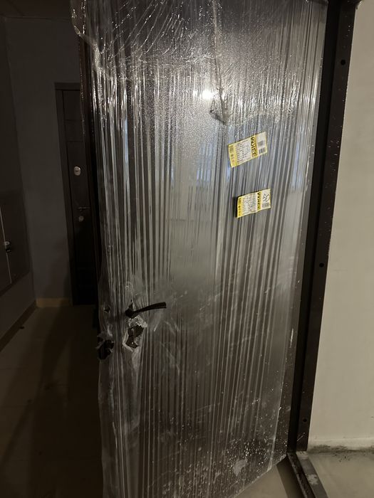 Продам входную дверь металлическую