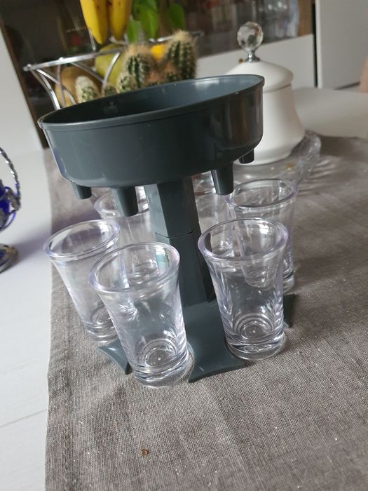 Dozownik stojak na kieliszki