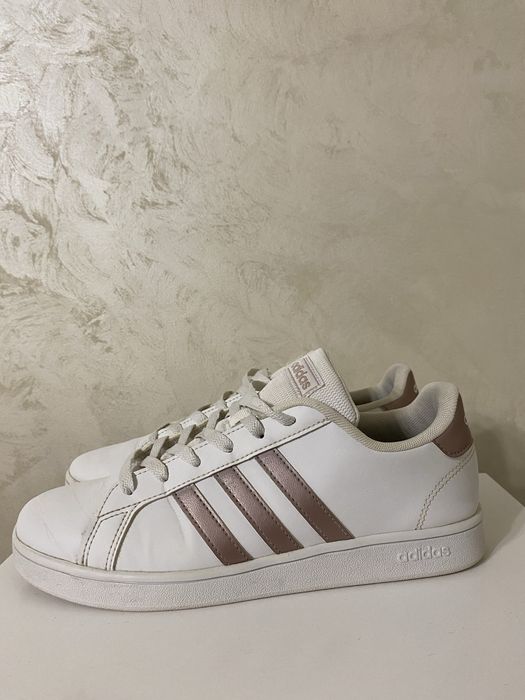 Жіночі кросівки Adidas Grand Court