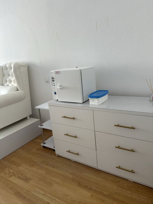 Робочі місця для майстра манікюра/бровиста