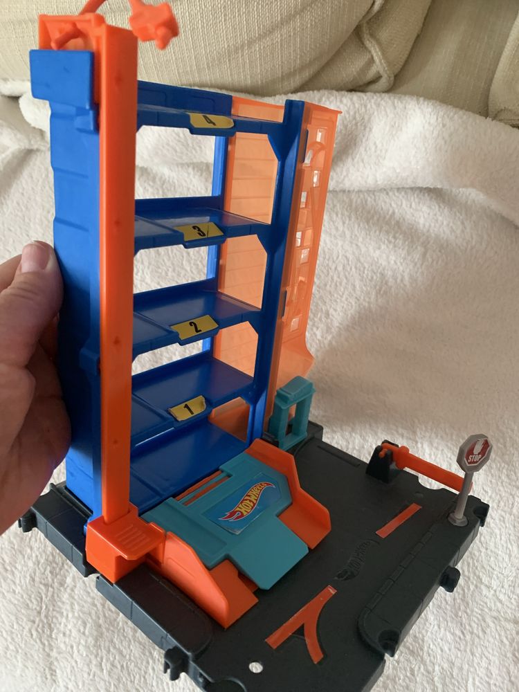 Garaz hot wheels parking