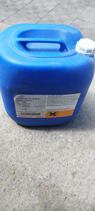 Продам клей macroplast
