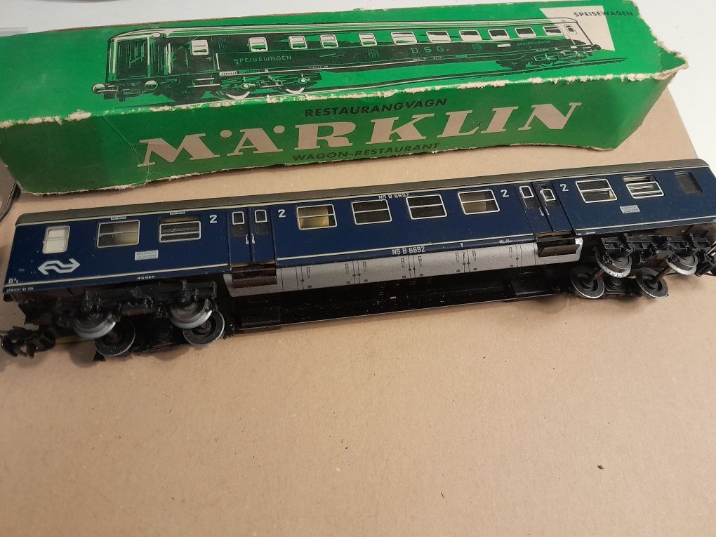 Vagão de passageiros 1db azul ref 4027, Modelusmo Marklin, caixa origi