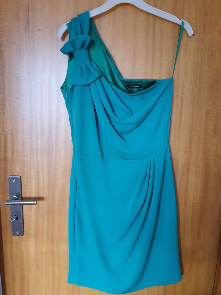 Vestido simétrico com laço verde