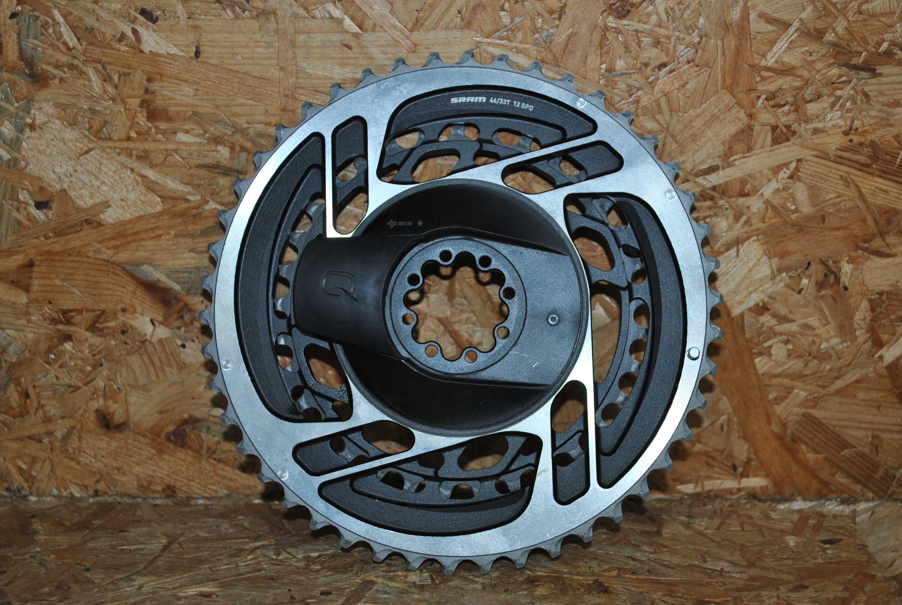 Idealna zębatka z pomiarem mocy Sram Red Axs Quarg 46/33T Gravel