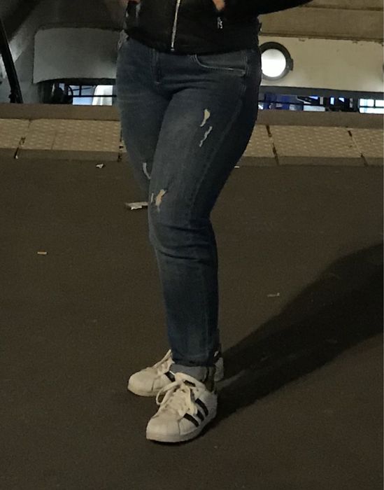 Джинсы женские рваные