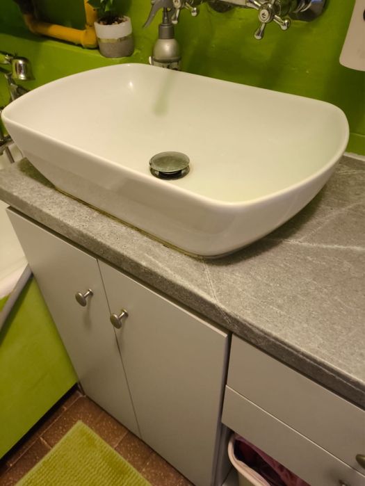 Szafka z umywalką łazienkowa z blatem
