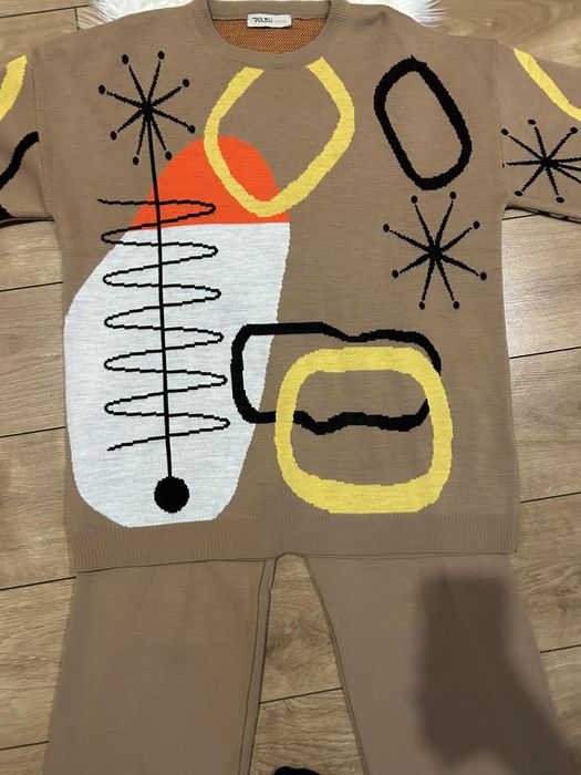 Стильний жіночий костюм