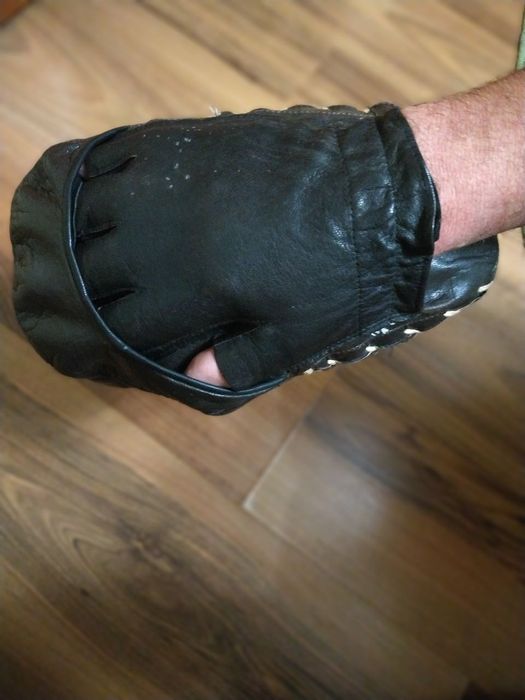 Шкіряна лапа для боксу на праву руку