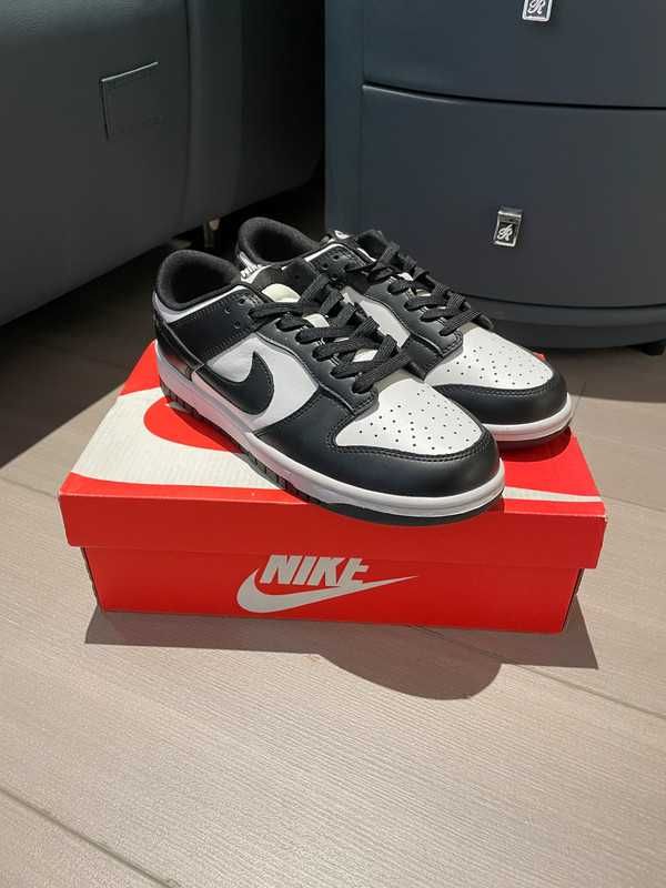 Nike Dunk Low Retro
White Black Panda 40