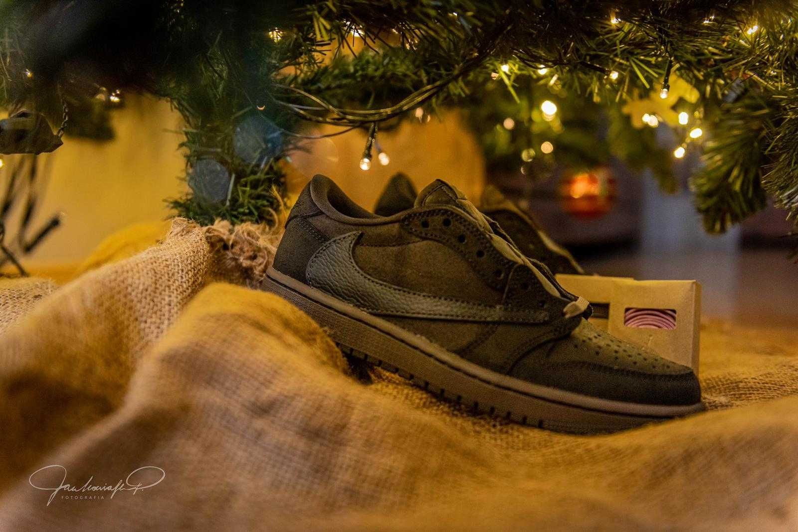Air Jordan 1 Retro Low OG SP Travis Scott Velvet Brown