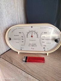 Barometr z wilgotnością powietrza i z termometrem
