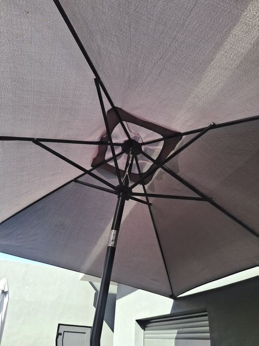 Chapéu de sol e apoio com rodinhas