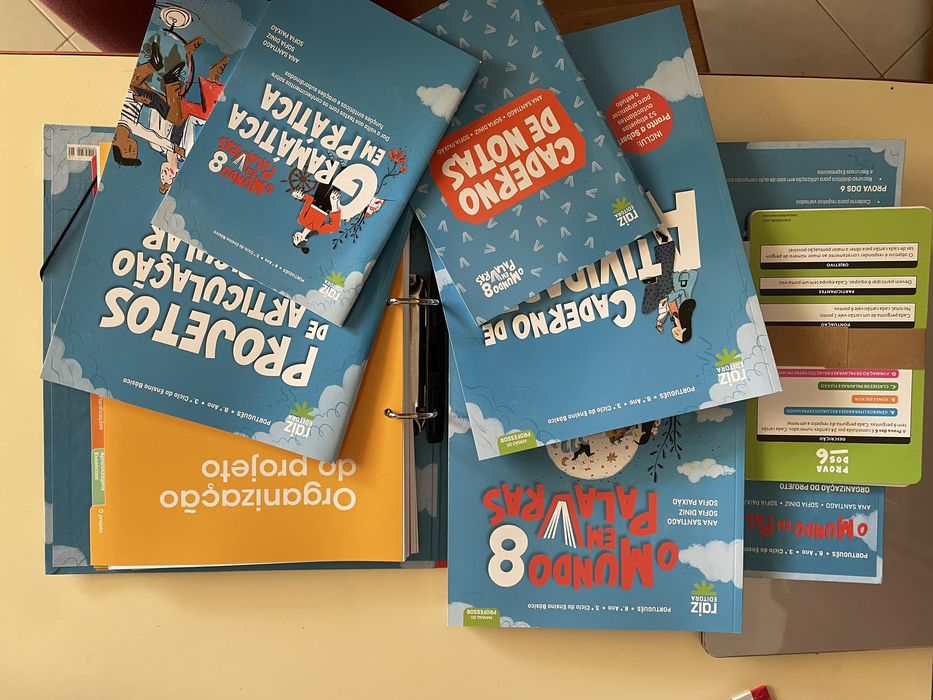 Professor: O mundo das palavras 8.º