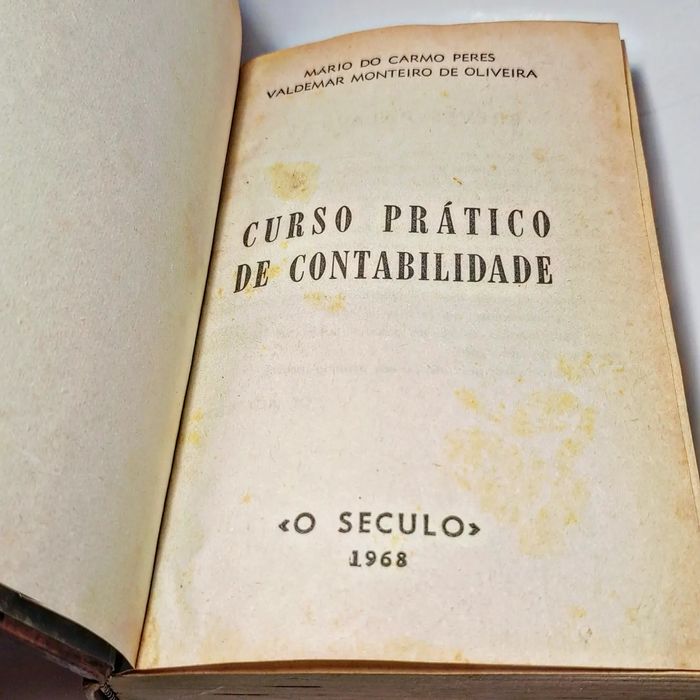 Curso Prático de Contabilidade 

O Século 
1968

15 €
