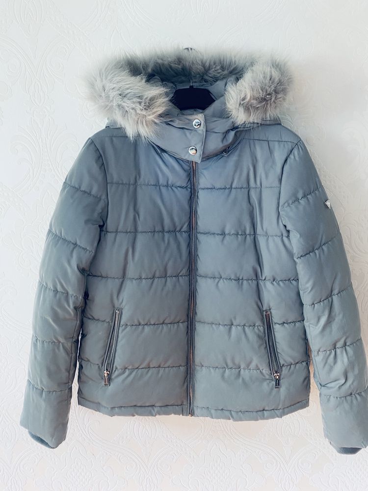 Piękna puchowa opalizująca kurtka Guess, M