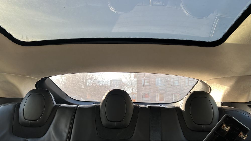 Потолок алькантара Tesla Model S