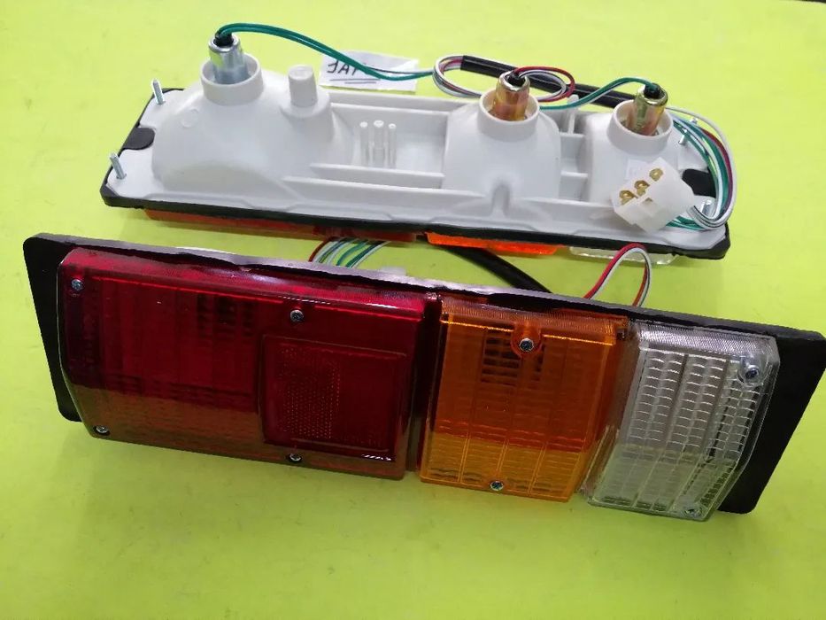 farolins de trás das Bedford isuzu KBD 25 26 27 NOVOS